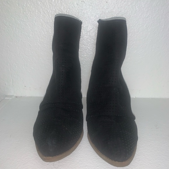 Black heeled booties - Picture 2 of 5
